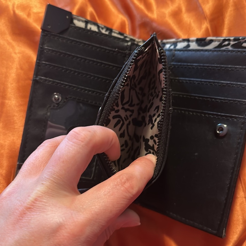 Jessica Simpson wallet - Picture 7 of 7
